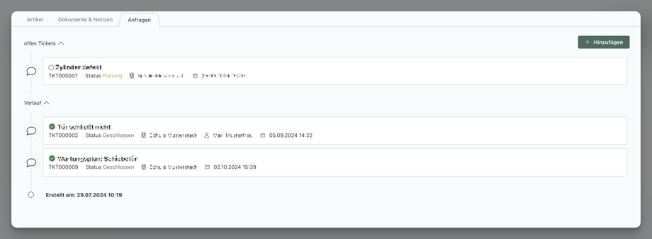 Ticketverlauf: Zeigt ein geöffnetes Ticket mit Nachrichtenverlauf und Statushistorie.