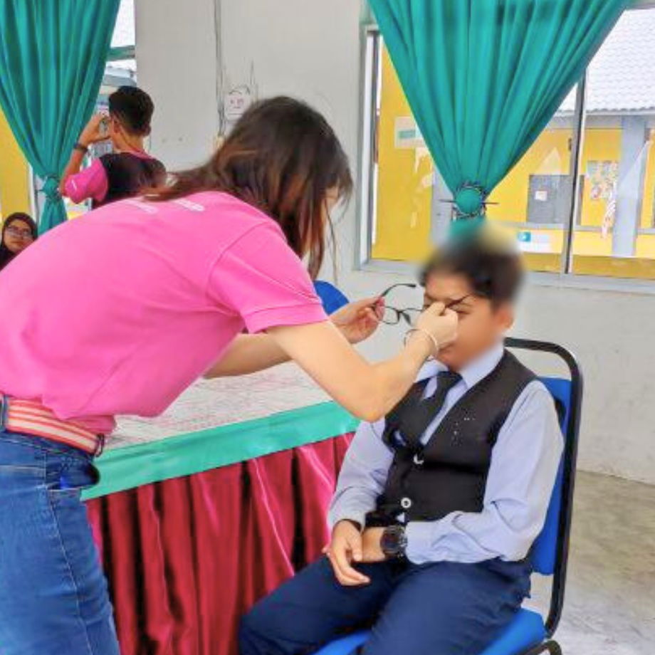 GHL Optical professional performing precise frame fitting and PD measurement for custom spectacles