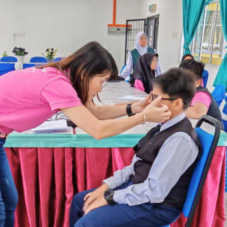 GHL Optical professional performing precise frame fitting and PD measurement for custom spectacles