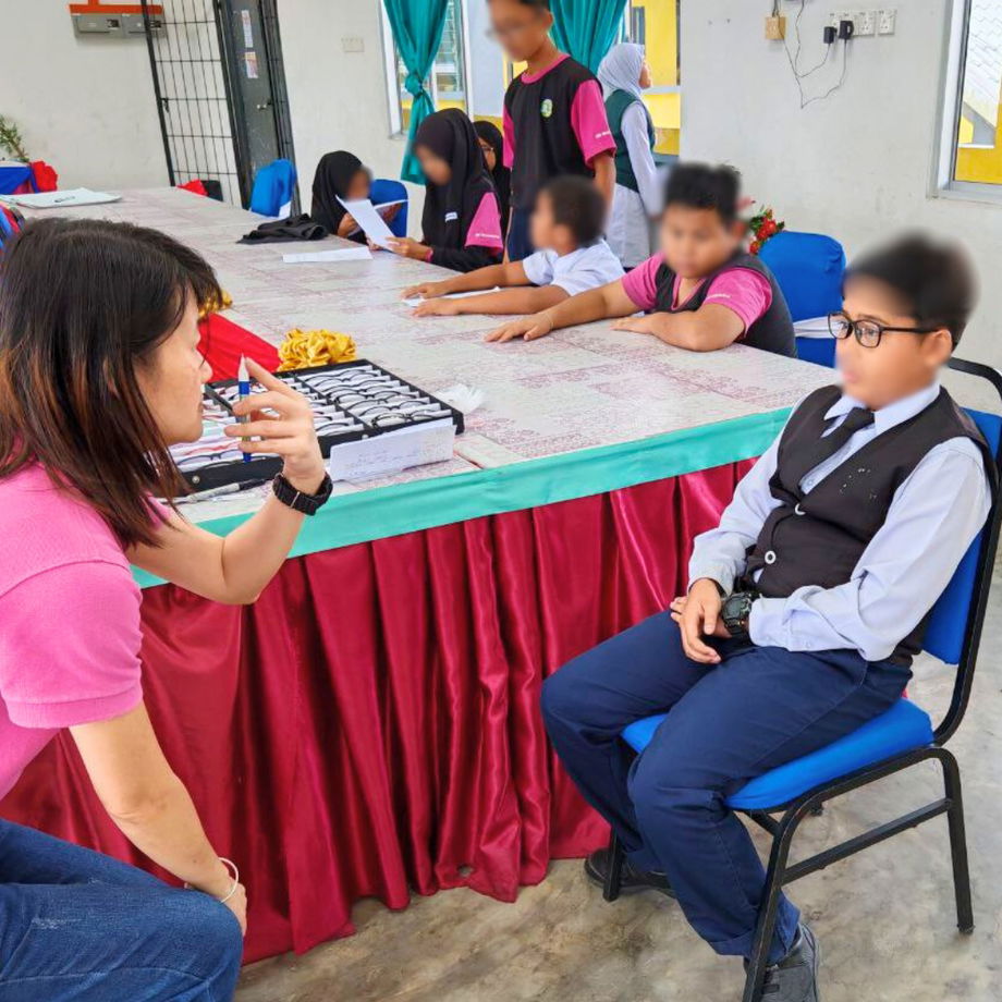 GHL Optical professional performing precise frame fitting and PD measurement for custom spectacles